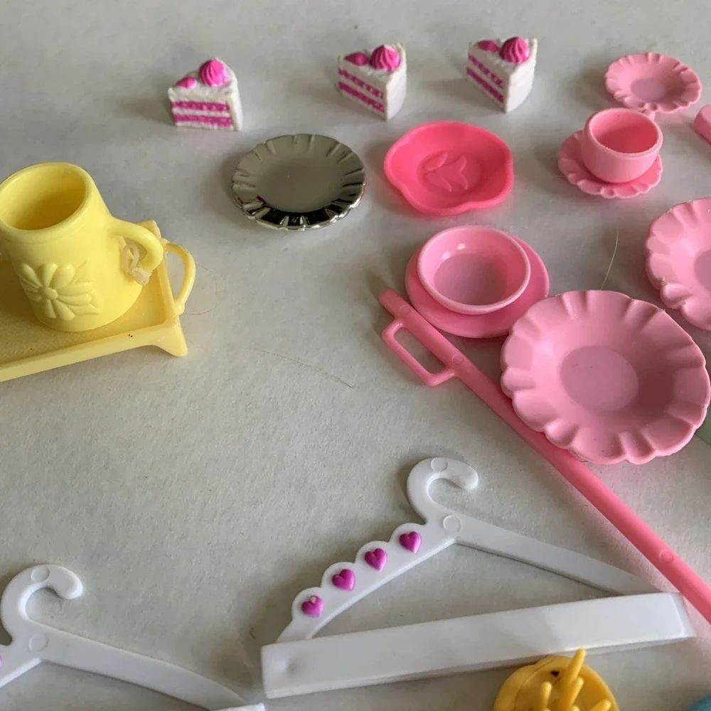 Barbie And Kelly Accessories 22 items